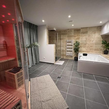 Ferienwohnung Appart Spa Privatif Laon Exterior foto